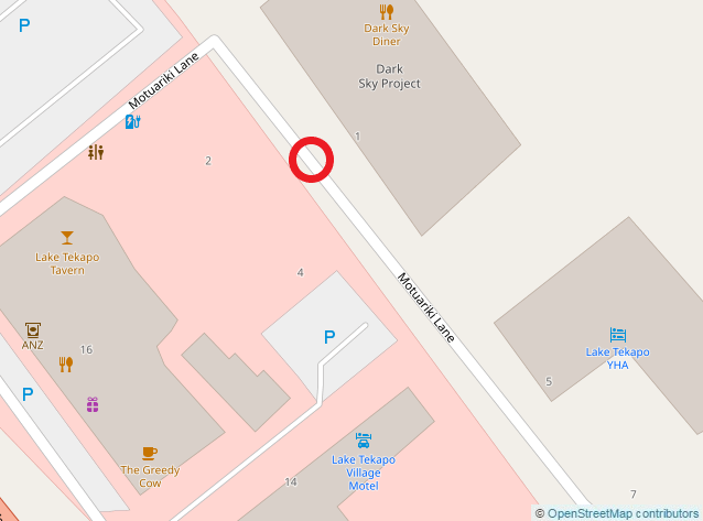 Dark Sky Buildingの建物前 (1 Motuariki Lane)