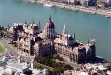 ブダペスト国会議事堂見学＆大人気レストラン『グンデル』での昼食ツアー（昼食付）