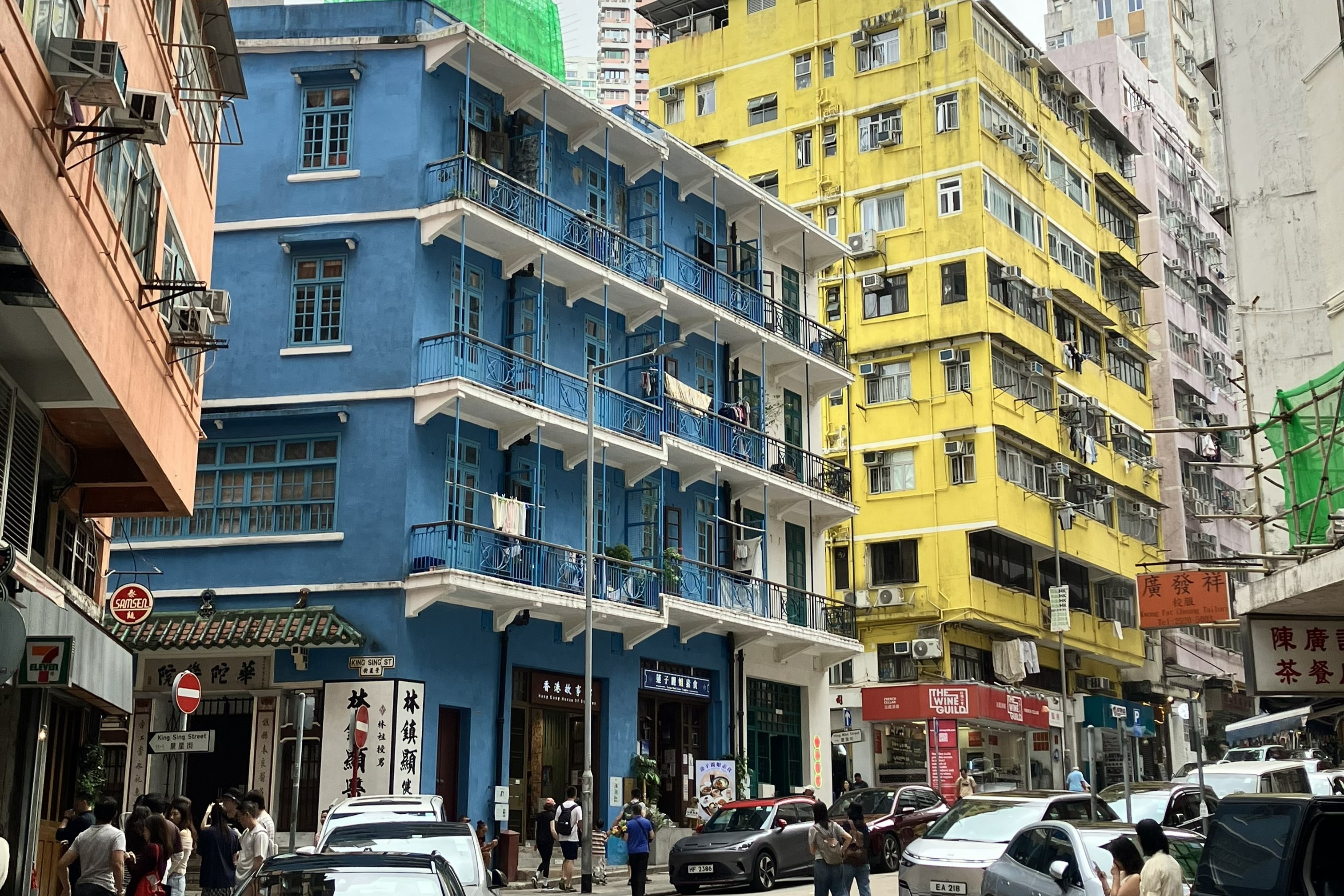 【香港徒歩観光】湾仔レトロ下町から12時の大砲へ！香港の歴史と最旬パン屋を巡る午前ウォーキングツアー＜日本語ガイド、オクトパスカード付＞