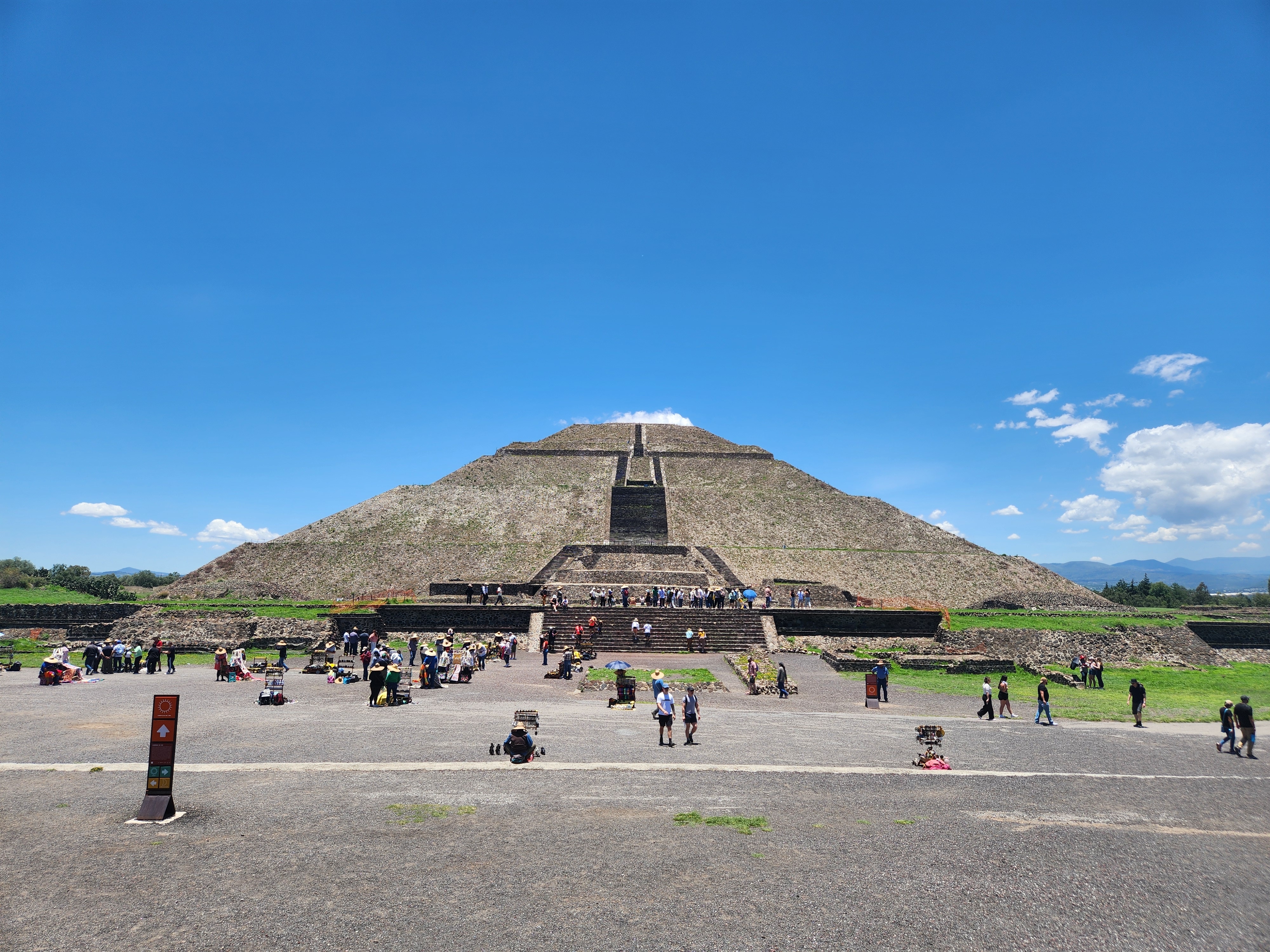 【メキシコシティ発】メキシコ３都市周遊５泊６日・テオティワカン+ウシュマル+チチェン・イッツア遺跡（日本語＆英語ガイド）