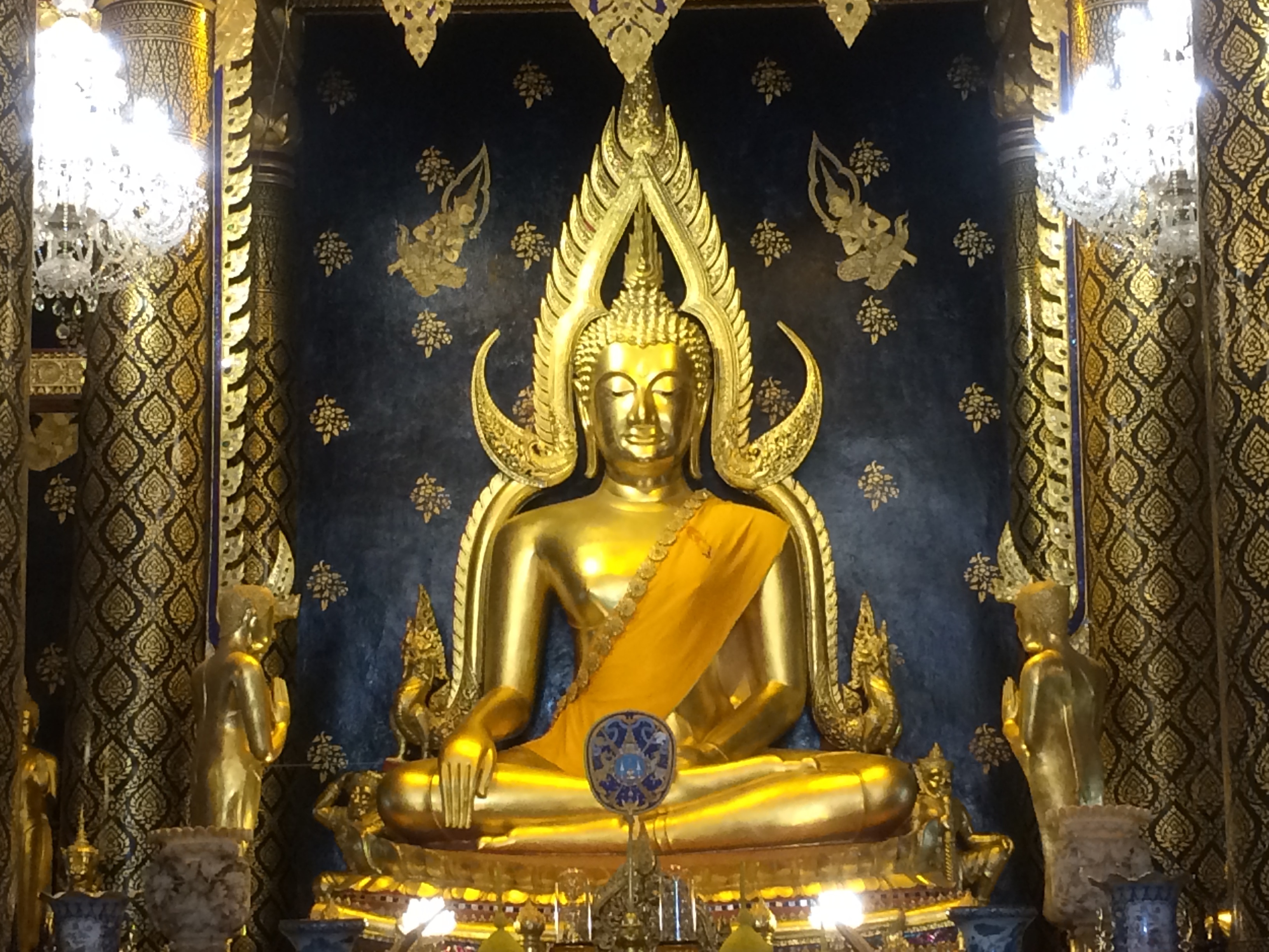 【1日1組限定】<br />トゥクトゥクで巡るピサヌローク5大名刹！ <br />黄金仏・スコータイ遺構・壁画のある古寺へ <br />＜往復送迎＋日本語ガイド付き＞