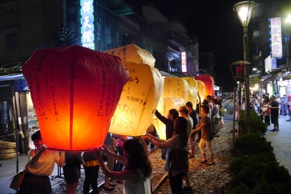 十分と寧夏夜市で願いと食欲を満たす旅<br />＜夕食付き＞